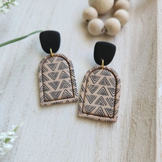 Black Stud with Arch Arrows Earrings