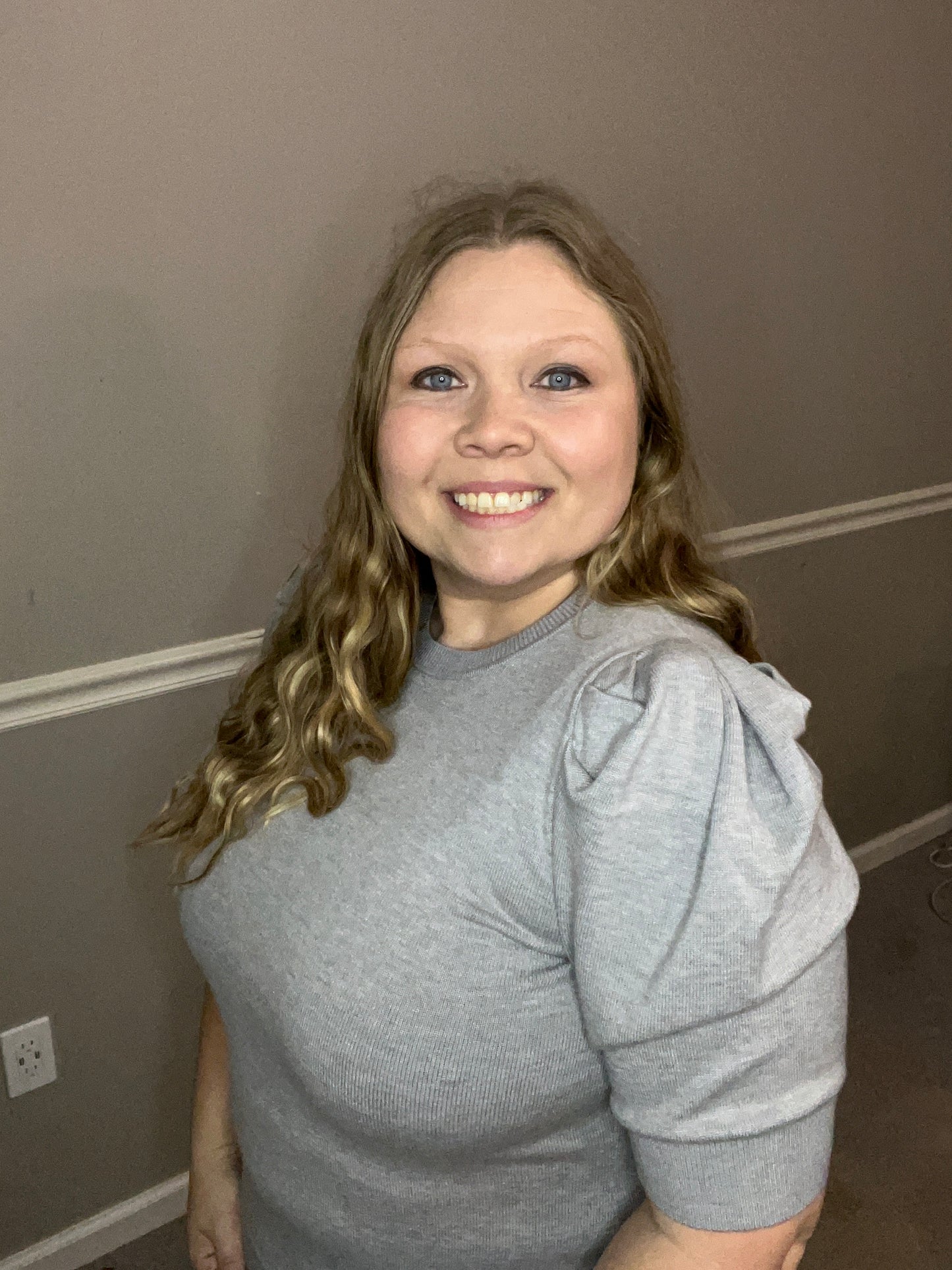 Belle's Puffy Shoulder Top