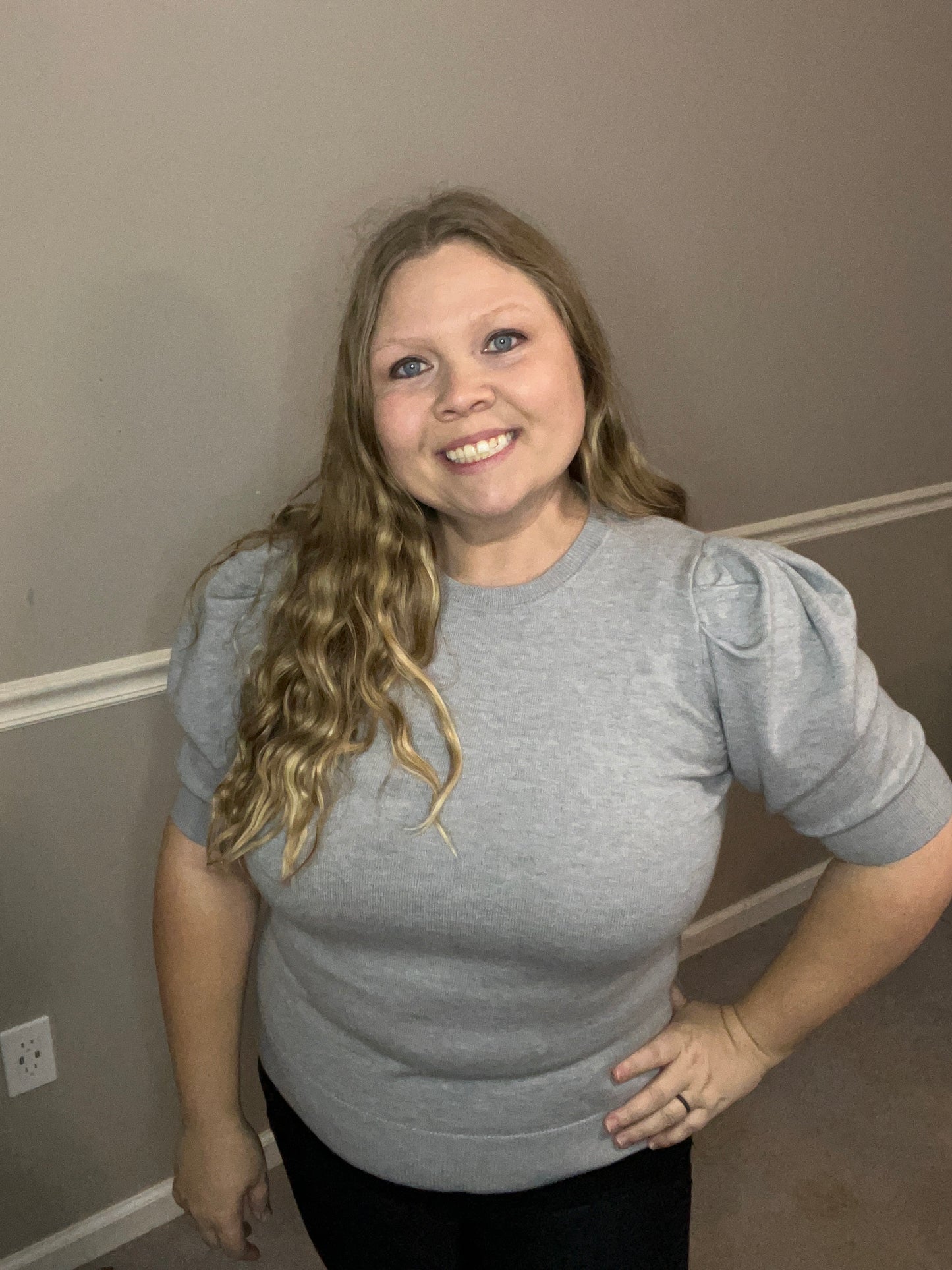 Belle's Puffy Shoulder Top