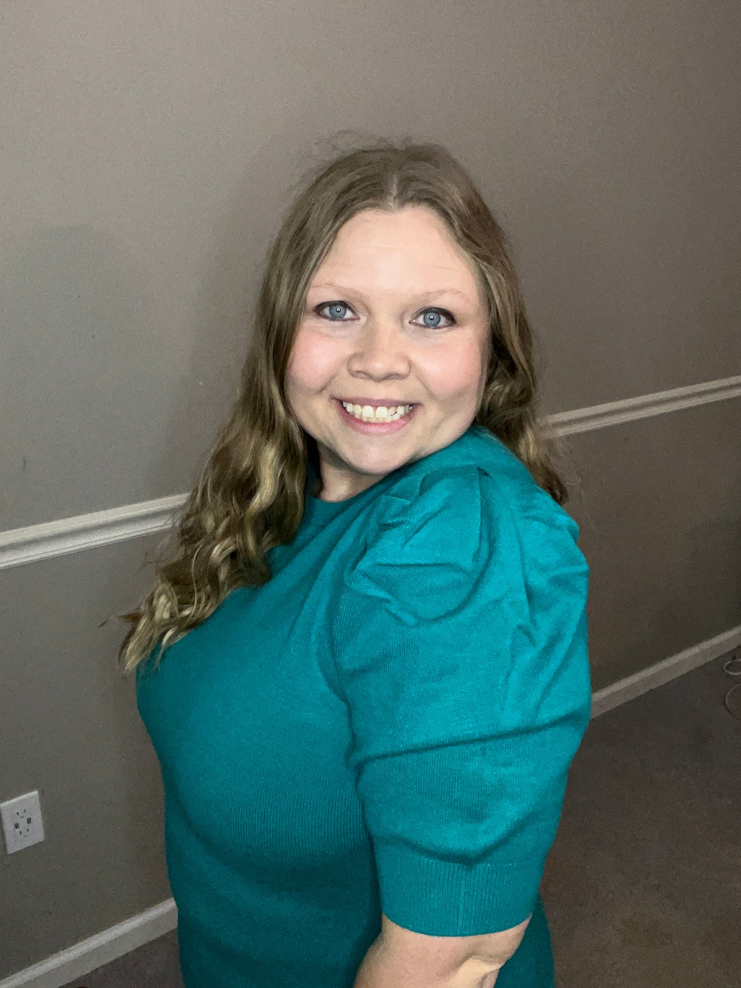 Belle's Puffy Shoulder Top