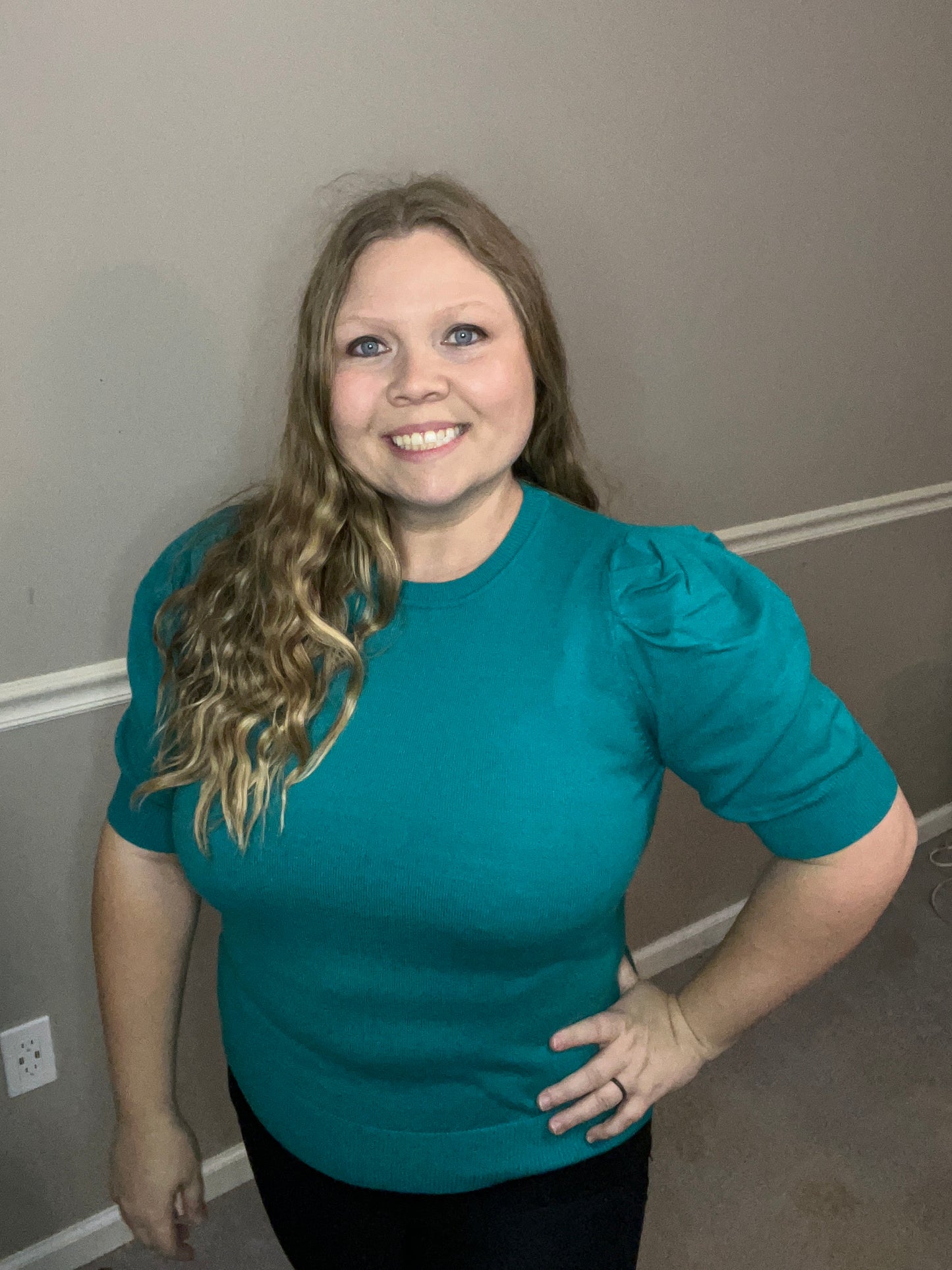 Belle's Puffy Shoulder Top
