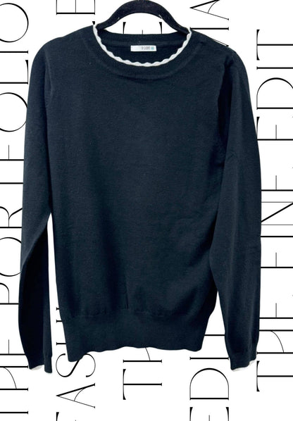 Gina's Black Detailed Edge Top