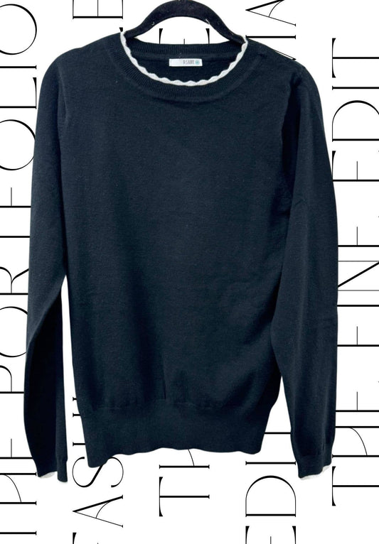 Gina's Black Detailed Edge Top